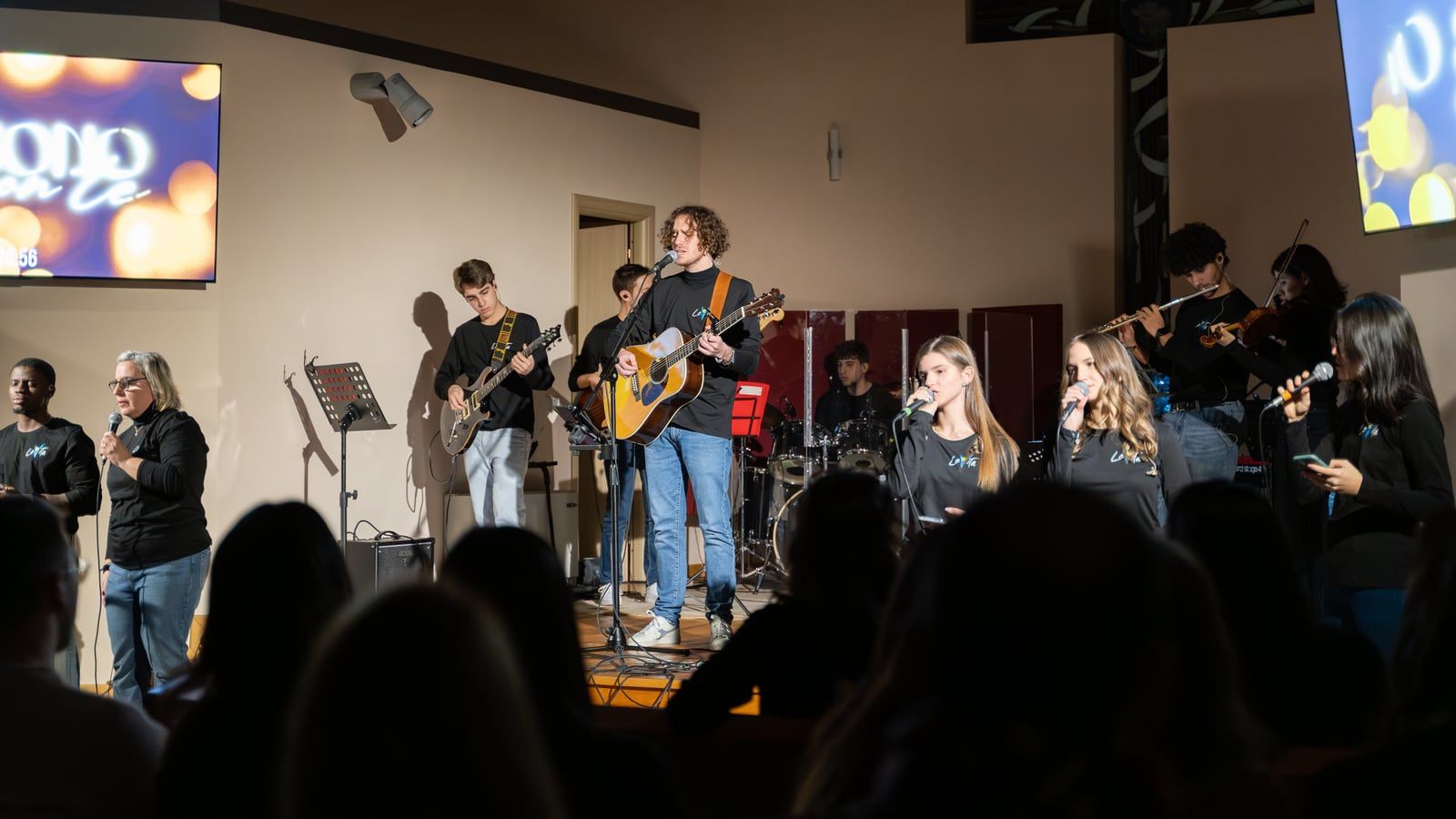 I LeVita al completo sul palco, davanti al pubblico